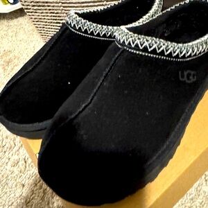 Ugg Tasman slippers